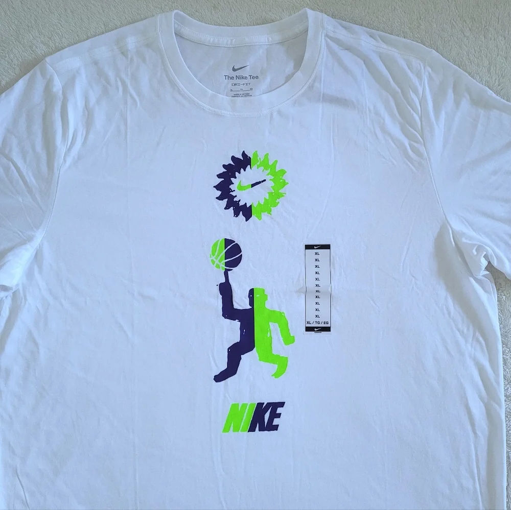 Nike👟 Man♂️ Spinning Basketball on Finger Dri-Fit Graphic Tee👕 - NWT